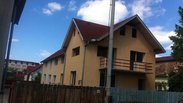 Un clujean a reușit să îi demoleze casa unui vecin construită ilegal 