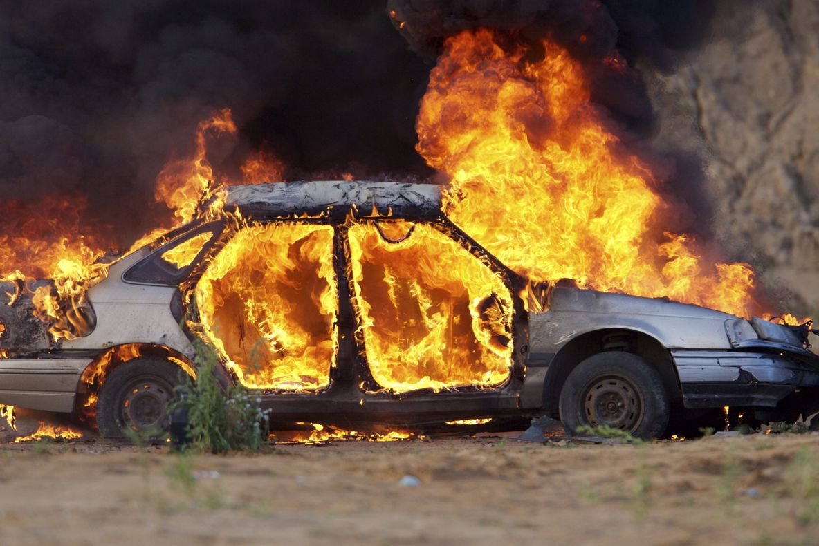 Percheziţii la persoane suspectate de TÂLHĂRII ŞI DISTRUGERI PRIN INCENDIERE