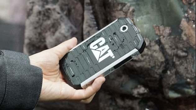 Incredibil! Iată cum testează Caterpillar rezistența lui CAT B15