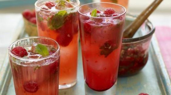 Sucul care te ajută să scapi de grăsimea abdominală. Se prepară extrem de uşor