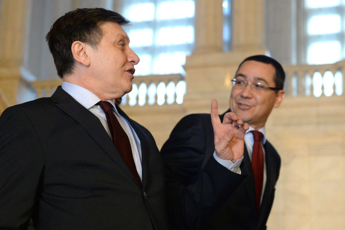 Crin ANTONESCU: Victor Ponta este prizonierul baronilor, un Năstase în epoca de sfârșit