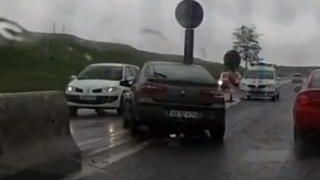 Accident cumplit surprins de un șofer cu camera pe bord 