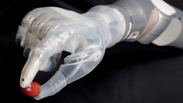 UNDĂ VERDE pentru oamenii roboţi! A apărut primul braţ electronic inteligent 