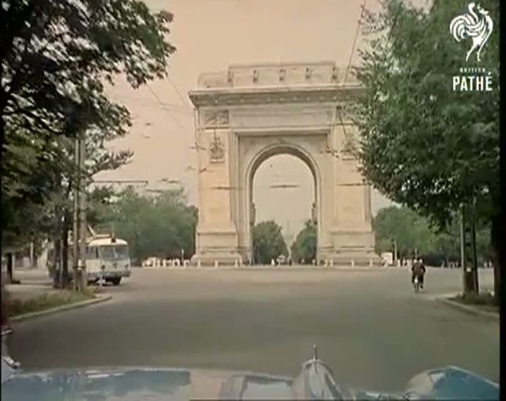 DOCUMENTAR de EXCEPŢIE:România cea suspicioasă şi solemnă e ca o fată vivace, plină de idei din Vest