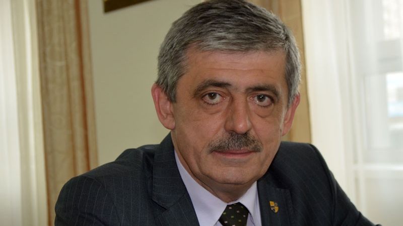 AVEREA LUI UIOREANU: Are case, terenuri şi bani în fonduri de pensie 