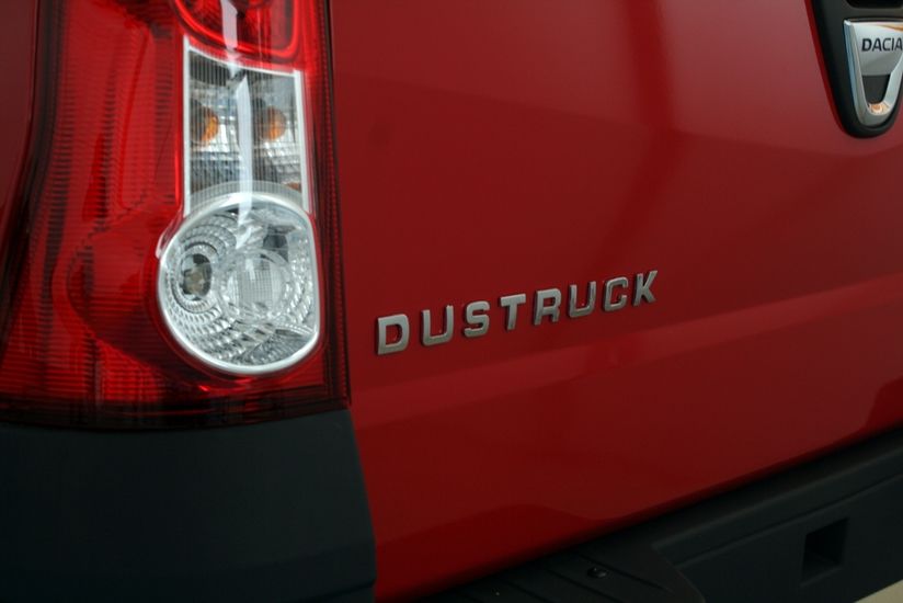 Dacia Duster pick-up cu şase roţi! Dustruck e făcut de inginerii de la Centrul Tehnic Titu