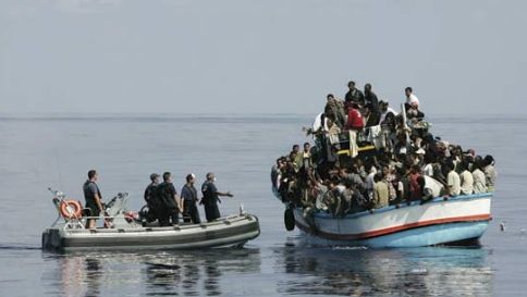 Cruzime şi moarte în masă. "Stăteau peste corpurile imigranţilor morţi" IMAGINI CUMPLITE