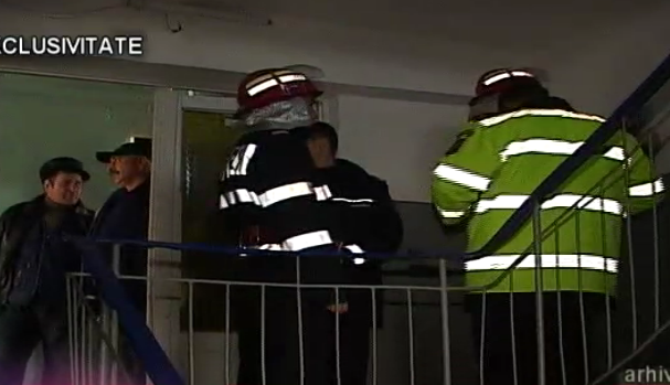 Criminaliştii au înlemnit când au deschis fereastra: FEMEIA S-A TREZIT DIN MORŢI