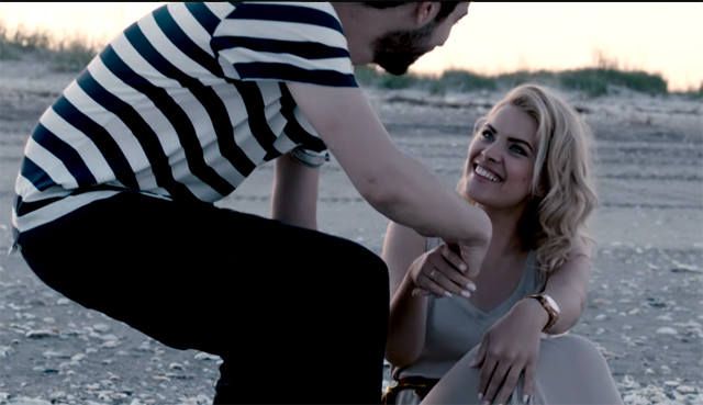 L-a cucerit şi a ajuns în noul lui clip! Iată cum arată noua iubită a lui Marius Moga!