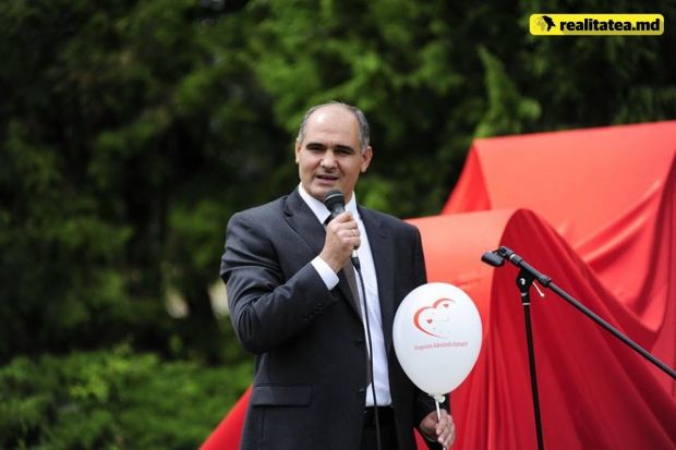 "MONUMENTUL VIRGINITĂŢII", inaugurat. Mii de tineri au promis că vor aştepta până în ZIUA NUNŢII