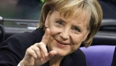 Merkel arunca in aer cursa pentru presedintia CE