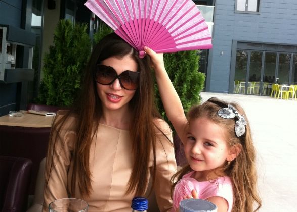 MONICA GABOR l-a cunoscut pe "tata-socru" în China