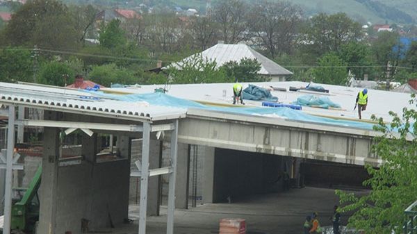 Descoperire macabră la un magazin Lidl. Poliţiştii investighează cazul