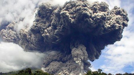 Un nor de cenușă gigantic dă peste cap cursele aeriene din Asia și Australia