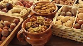 15 motive să consumi cu convingere nuci, alune şi seminţe