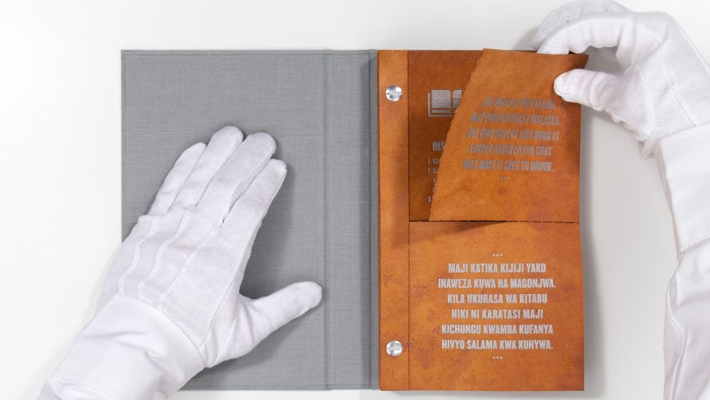 Invenţie revoluţionară: "CARTEA POTABILĂ" care ar putea salva milioane de vieţi 