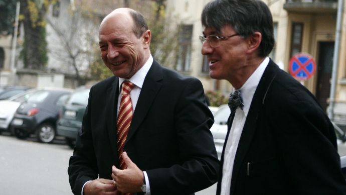 BĂSESCU A DECORAT INTELECTUALII: Printre ei, Horia Roman Patapievici şi Gabriel Liiceanu