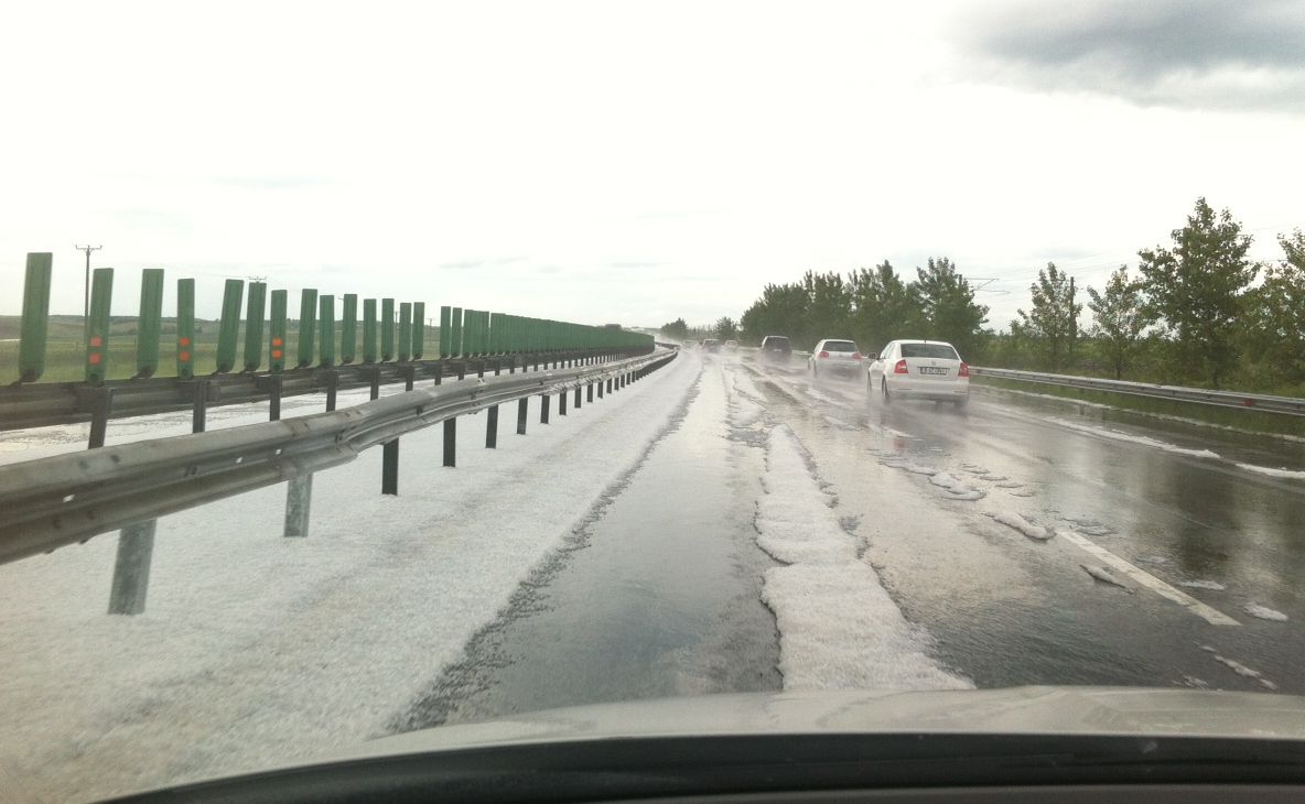 Dragnea AVERTIZEAZĂ: Ruperea unui dig ar inunda Autostrada Soarelui 