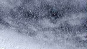 Cod galben de ploi torenţiale, cod portocaliu de inundaţii. Un om a murit la Mehedinţi