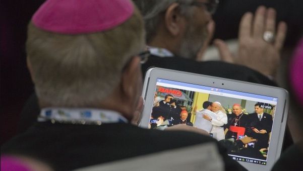 Papa Francisc: "Preoţii care fac aşa ceva îl trădează pe Dumnezeu"
