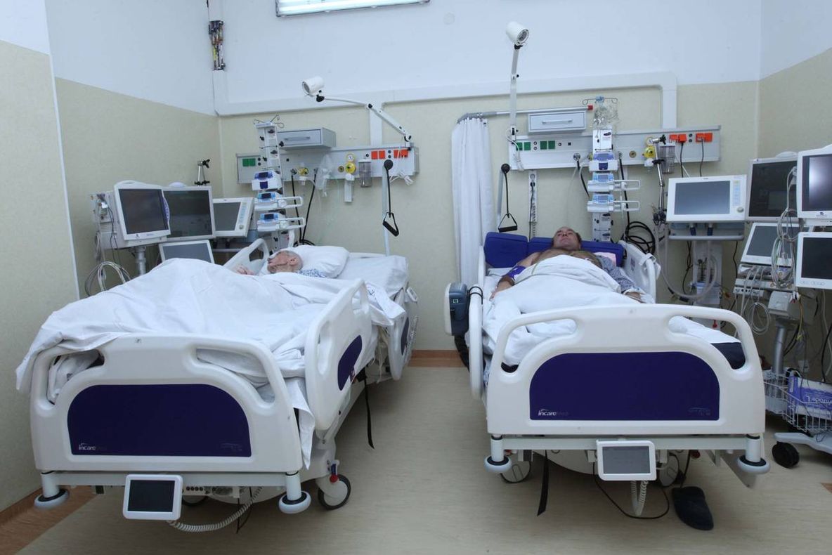 Record de pacienți la ATI, încă o zi fără niciun pat liber pentru bolnavii în stare gravă