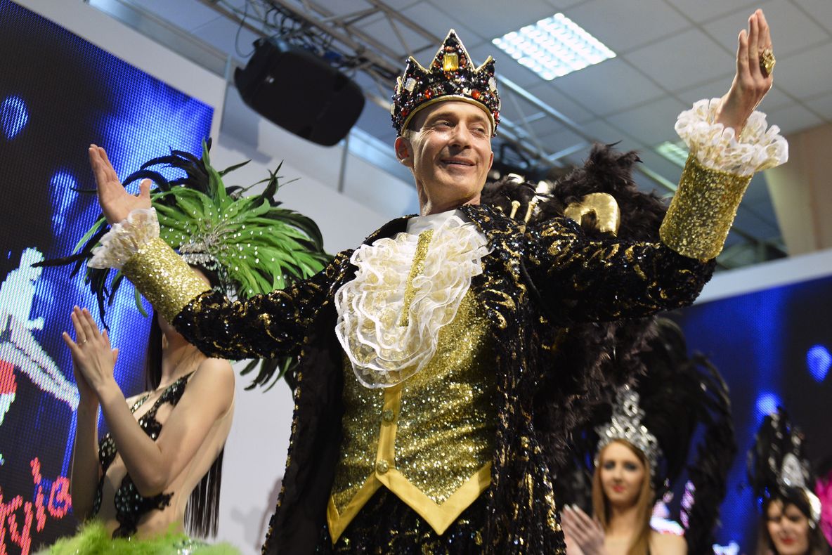 DE CE VREA MAZĂRE SĂ TRANSFORME PORTUL ÎN CLUB DE NOAPTE?