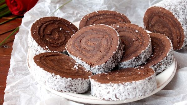 REŢETA ZILEI: Ruladă de biscuiţi cu ciocolată
