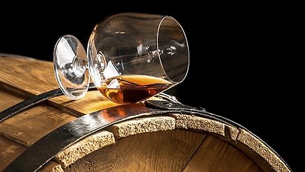 Băuturi care amintesc de elemente ale lumii magice în primul bar de magie din România