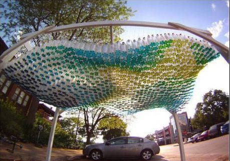 Creaţii unice făcute din pungi de plastic