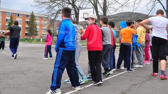 Diagnosticele BIZARE care scutesc mii de elevi de ORA DE SPORT: "De râsul lumii!", spun profesorii 