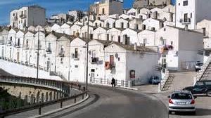 O firmă de mobilă îşi mută producţia din România în Italia