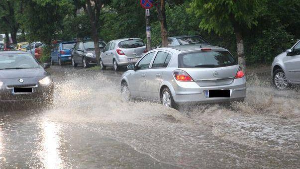 Trafic îngreunat în Capitală din cauza condiţiilor meteo 