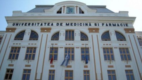 Studentă rănită uşor de o copertină de lemn care s-a prăbuşit, în curtea UMF Târgu Mureş