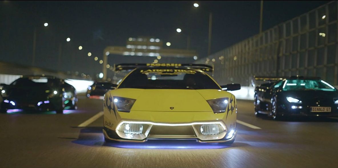 MAŞINILE INCREDIBILE cu care defilează mafioţii japonezi “yakuza” 