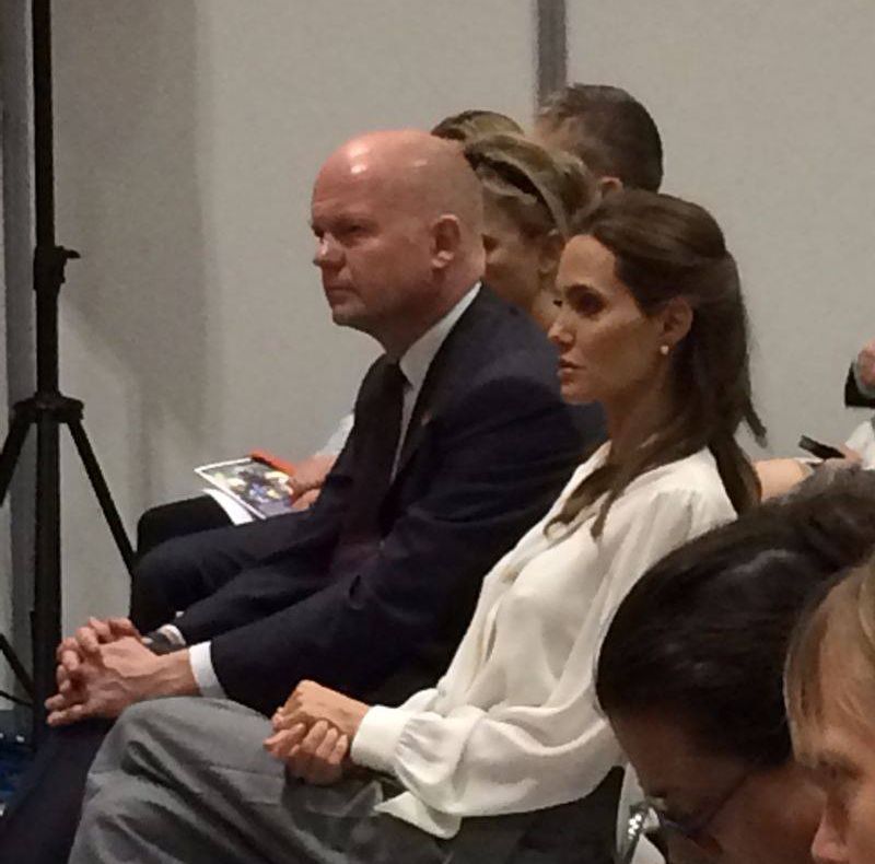 PARLAMENTAR, vânător de VEDETE. Cu ce se LAUDĂ cel mai tânăr parlamentar român