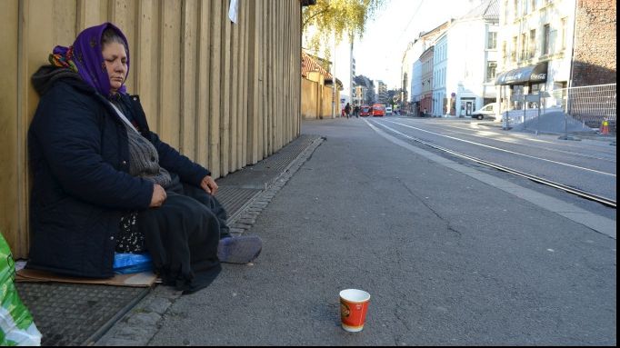 Cerşetoria va fi INTERZISĂ în Norvegia: Principalii vizaţi sunt romii care provin din România