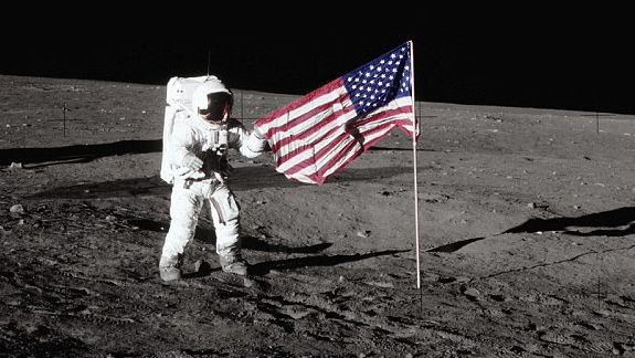 Ce s-a întâmplat cu steagurile lăsate pe Lună de astronauţii americani