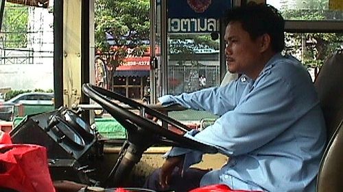 Șoferii din Bangkok sunt obligați să poarte scutece