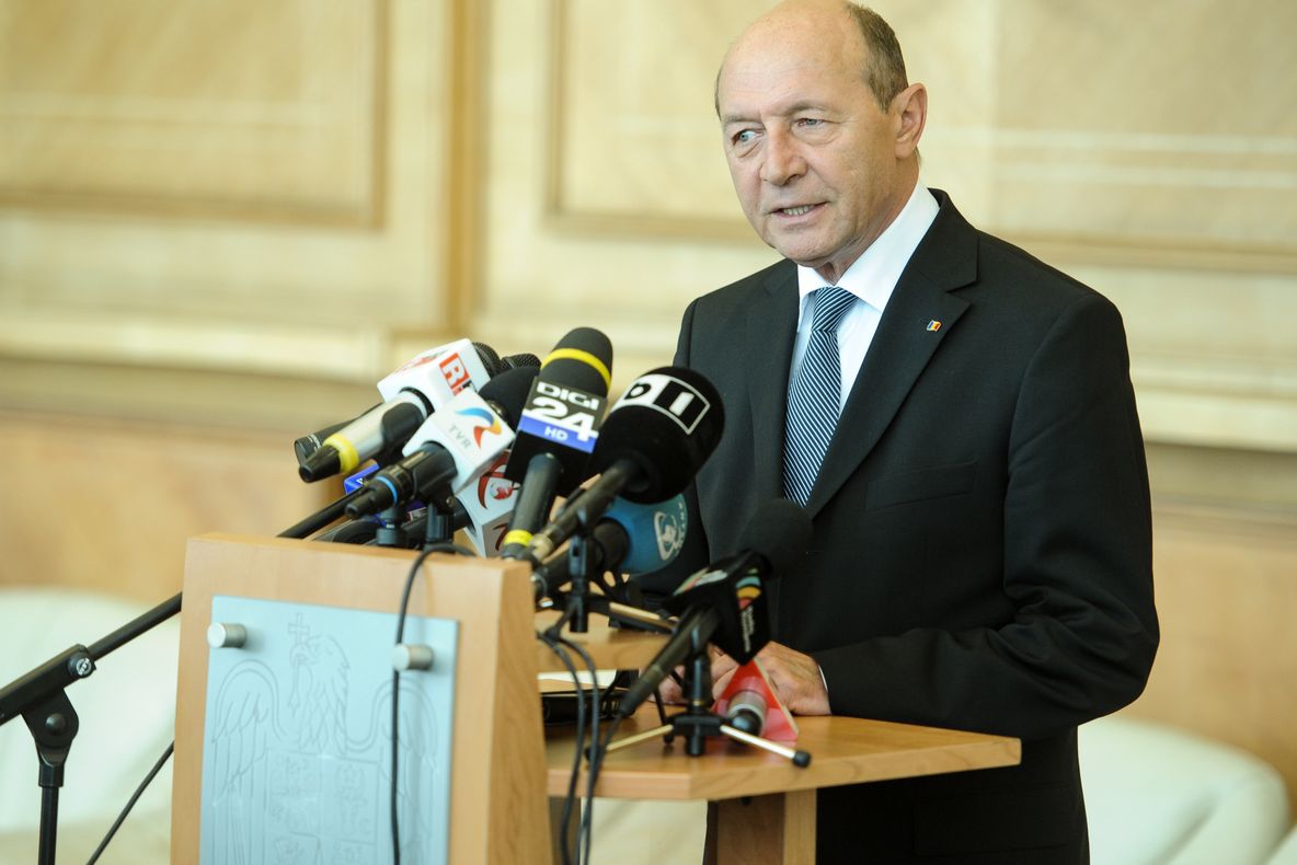 TRAIAN BĂSESCU: RUSIA să înceteze să sprijine forțele separatiste para-militare din Ucraina