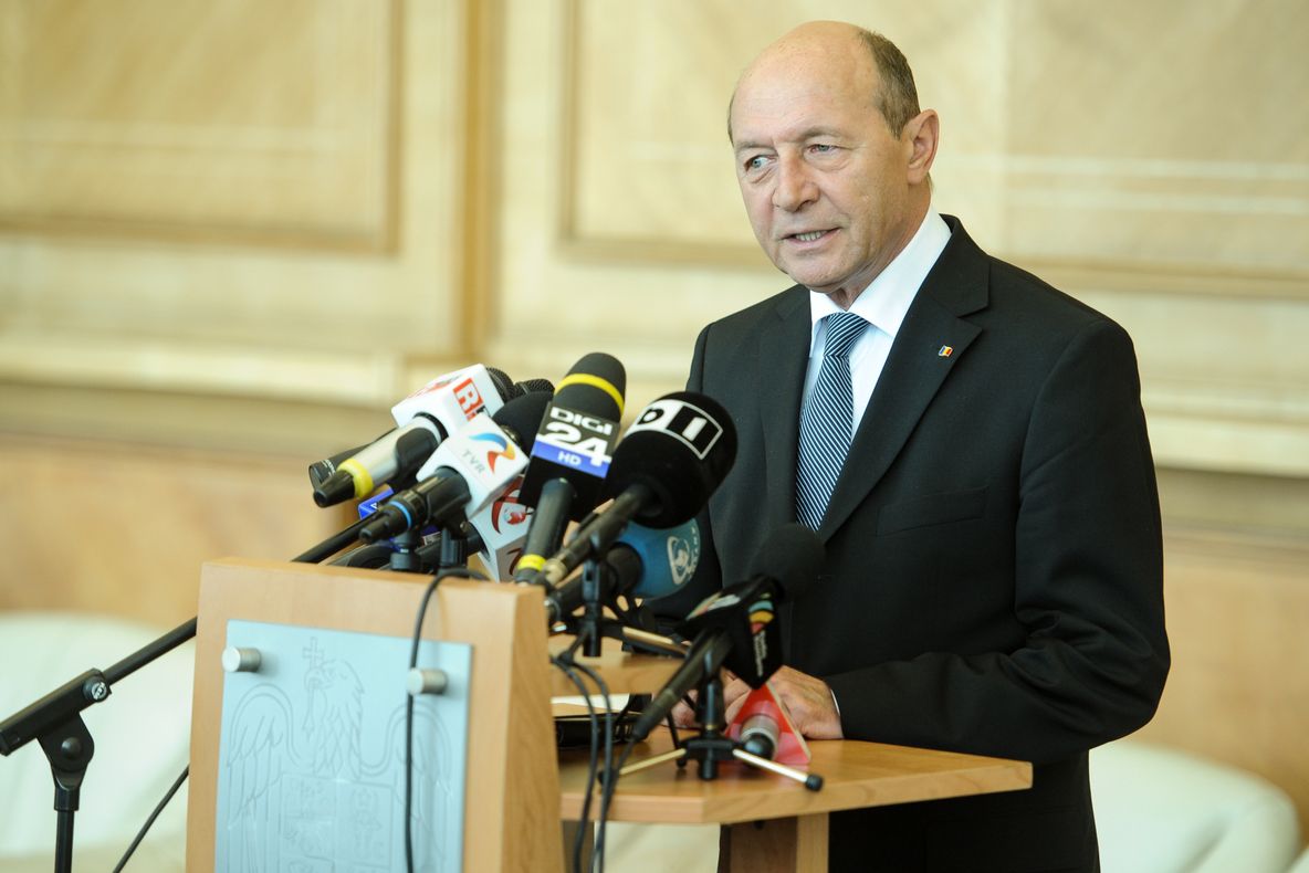 Traian Băsescu grațiază o mamă a cinci copii, condamnată pentru furt