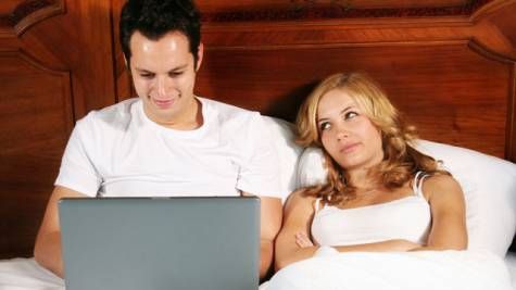 Studiu despre sex: Infidelitatea în spaţiul virtual