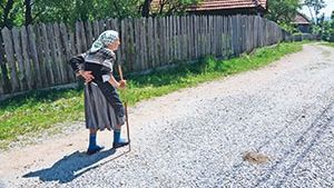 HALUCINANT. O femeie primea ajutor social, fără să ştie că are în cont 14 miliarde de lei vechi