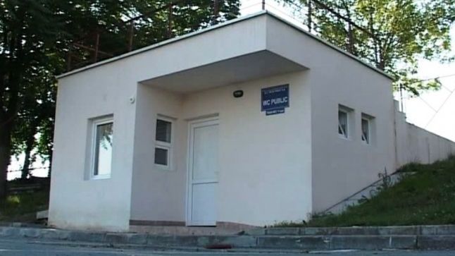 TOALETĂ PUBLICĂ DE 73.000 de euro, într-un parc din Râmnicu Vâlcea