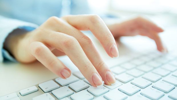 9 lucruri pe care le foloseşti zilnic, dar care sunt pline de microbi. Află ce te poate îmbolnăvi!