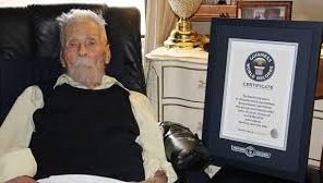Cel mai bătrân bărbat din lume a murit la 111 ani 
