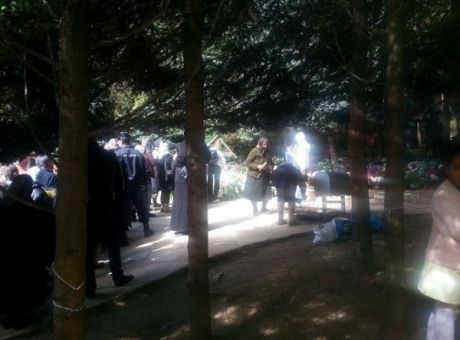 Minune la mormântul lui Arsenie Boca. Ce a surprins o femeie în fotografii?