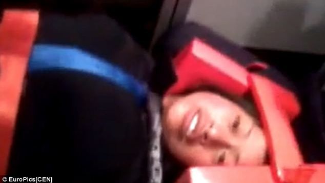 EXPERIENŢA ÎNSPĂIMÂNTĂTOARE a trei tineri, au vrut să CONTACTEZE SPIRITELE şi au devenit POSEDAŢI