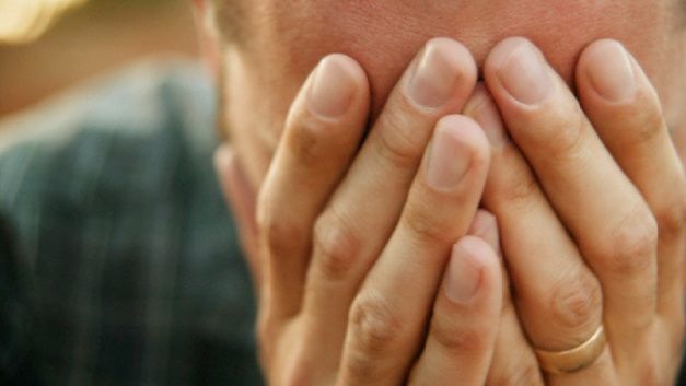 Şi-a bătut şi ameninţat în mod repetat cei 6 copii şi soţia! Ce PEDEAPSĂ a primit bărbatul