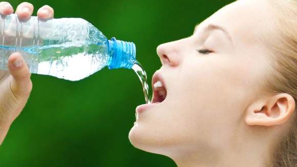 7 MINUNI ALE APEI. Oferă organismului beneficii nebănuite 