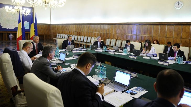 Guvernul se reuneşte sâmbătă pentru Acordul UE al Moldovei şi gazoductul Iaşi-Ungheni